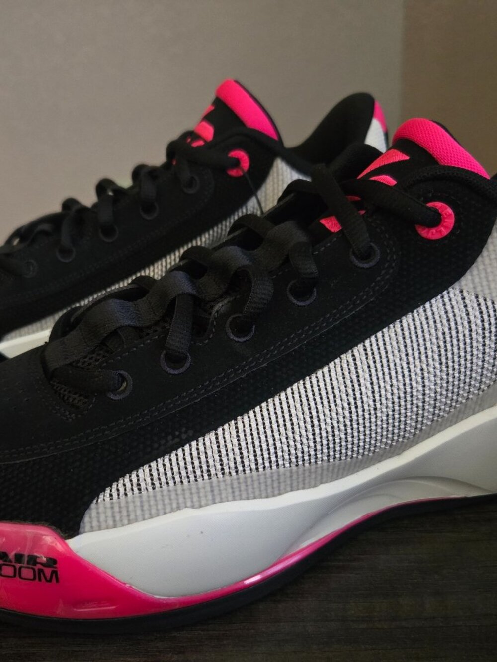 Jordan Luka .77 HF0806-001 11.5 Hyper Pink Black NEW